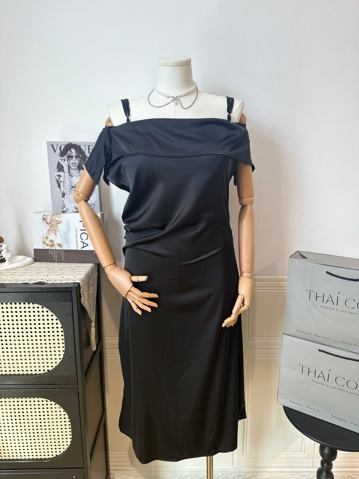 法式荷叶边一字肩连衣裙 #TC294